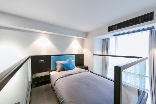Standard Twin Room image 4