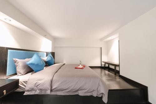 Deluxe Queen Room image 4