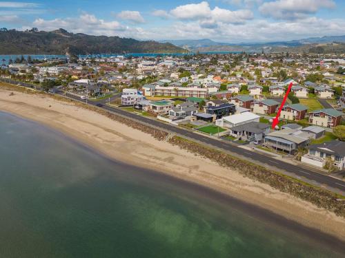 Beside the sea, park up and relax - Just 20 steps to the beach - Wi-Fi & Linen - Apartment - Whitianga