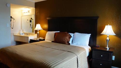Americas Best Value Inn & Suites Kansas City in Grandview, USA