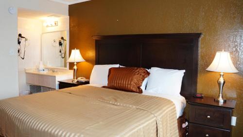 Americas Best Value Inn & Suites Kansas City in Grandview, USA