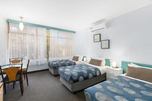 紅地毯汽車旅館 (Red Carpet Motel) in 甘比爾山