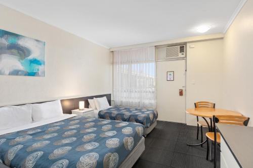 紅地毯汽車旅館 (Red Carpet Motel) in 甘比爾山