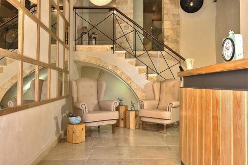 Elia Zampeliou Hotel - image 4
