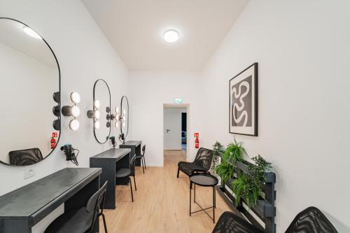 Chic Central City Rooms by Home2 5