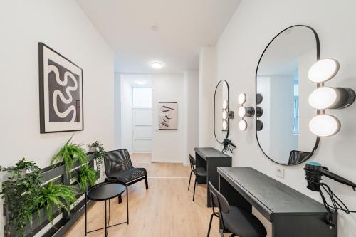 Chic Central City Rooms by Home2 4
