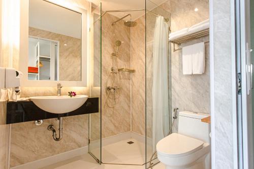 room detail thumbnail 2