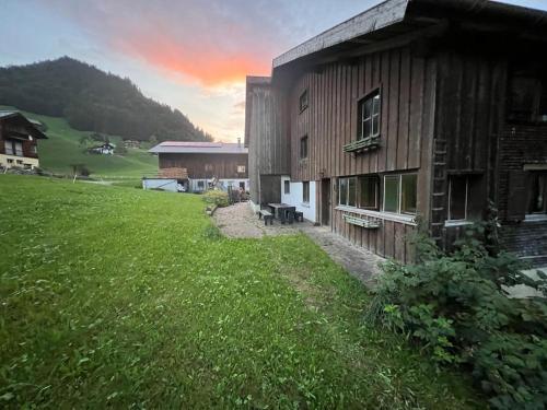 Freundliche 2-Zimmer-Erdgeschosswohnung mit Garten in Seeberg - Location saisonnière - Sonntag