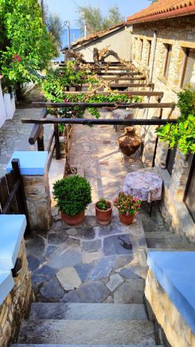 Viesnīcas āriene, erofili apartments in Kalamos (Argalasti)