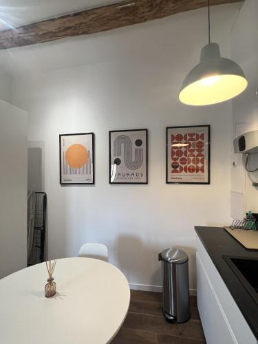 One-Bedroom Apartment image 7