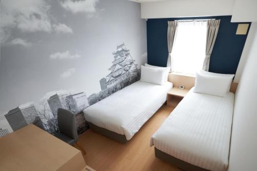 Deluxe Twin Room image 7