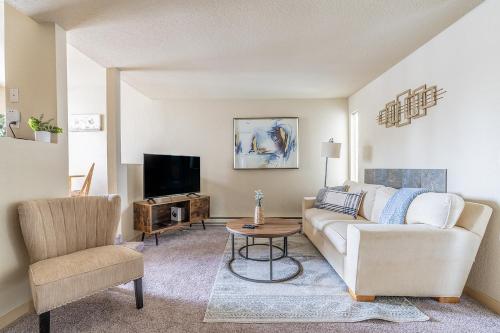 Beautiful and cozy one bedroom apartment -WiFi, BBQ, Patio, Dog park, close to Greenlake and Northgate - Apartment - Seattle