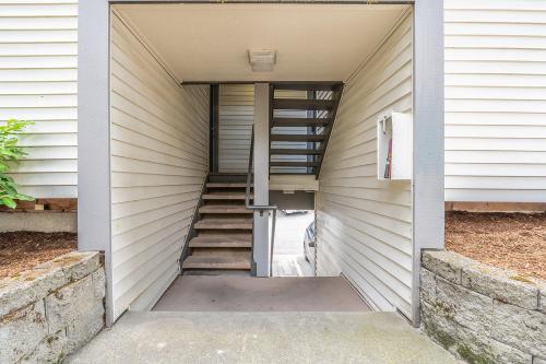 Beautiful and cozy one bedroom apartment -WiFi, BBQ, Patio, Dog park, close to Greenlake and Northgate