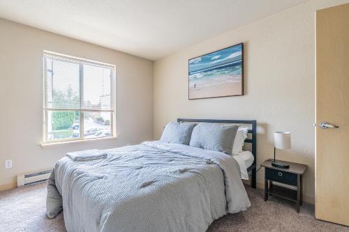 Beautiful and cozy one bedroom apartment -WiFi, BBQ, Patio, Dog park, close to Greenlake and Northgate