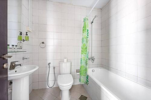 StoneTree - DEC Tower 2 Studio - Dubai Marina - image 2