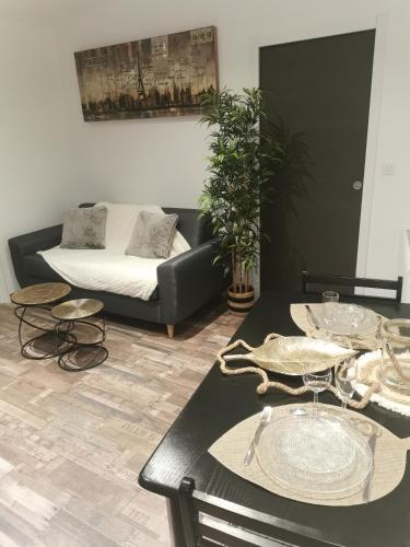 Logement cosy avec piscine et jacuzzi privatifs in 米希拉