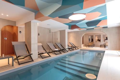สระว่ายน้ำ, ชาเลต์ โฮเต็ล พริเออร์ (Chalet Hotel Prieure) in ชาโมนิกซ์-มง-บล็อง