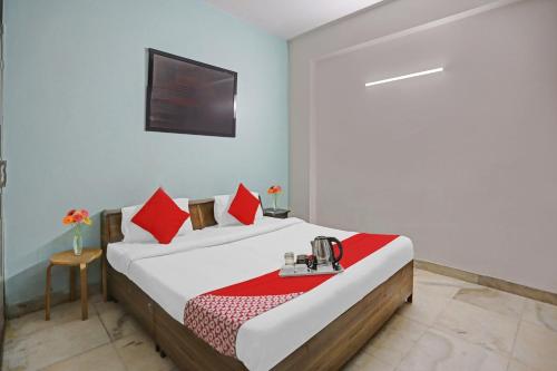 OYO Premium Stay Near Dlf Avenue Saket