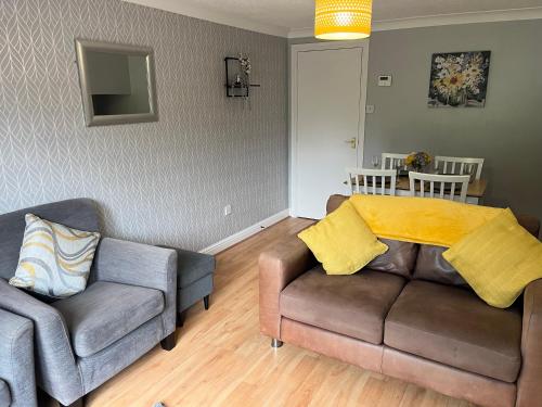 Claygate Place - Entire 2 Bed House, Off Street Parking - Perfect For Holiday Breaks or Contractors, Nottingham