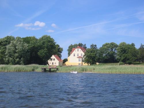 Ferienwohnung 3 mit gr Terrasse und Wasserblick