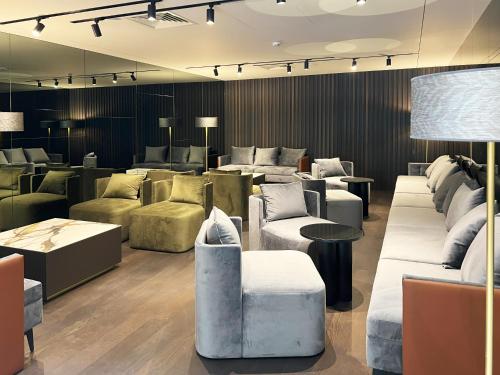 Porto Bom Sucesso Hotel by gaiarooms 4-Star Hotel lobby