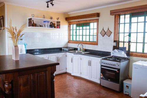 Konyha, Wild Amboseli Ndovu Cottage. in Amboseli