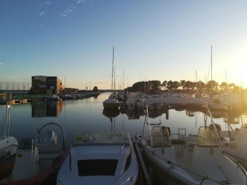 APPARTEMENT HOURTIN PLAGE ET PORT