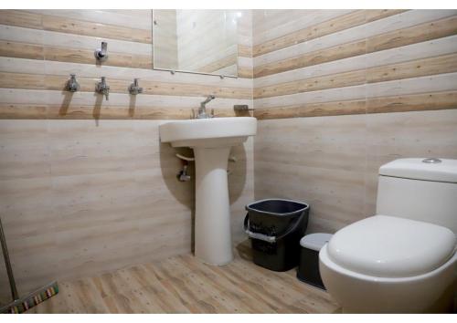 Double or Twin Room with Balcony image 6