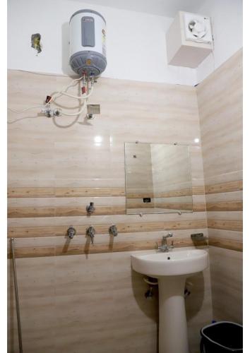 Double or Twin Room with Balcony image 7