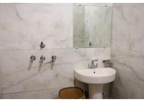 Luxury Triple Room image 6