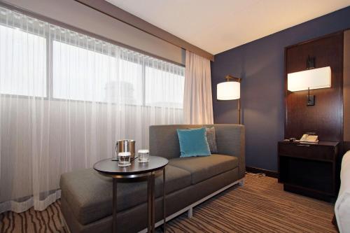 DoubleTree by Hilton Hotel Newark Airport