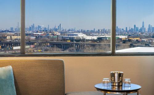 DoubleTree by Hilton Hotel Newark Airport - image 9
