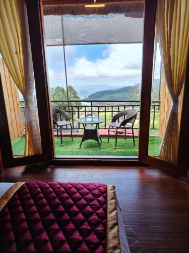 Balcony/terrace, Vista Peak View Ooty in Doddabetta