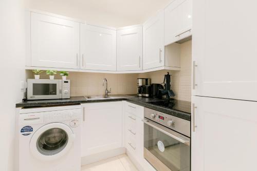 Natural History Museum Apartments - image 9