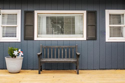 Downtown Tiny Home near Shenandoah National Park