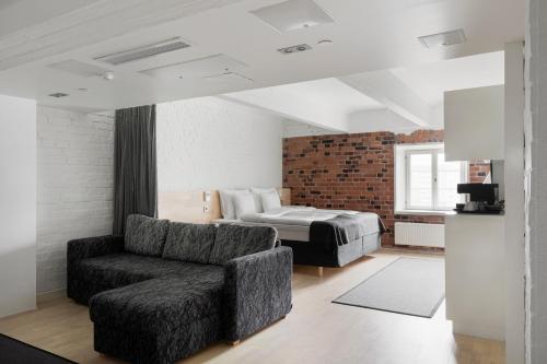1 king bed, 1 sofa bed