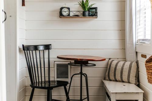 Instalaciones, Downtown Tiny Home near Shenandoah National Park in New Market