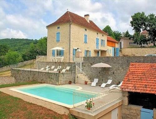 Gite st cirq Lapopie piscine vue imprenable gîte à louer Saint-Cirq-Lapopie