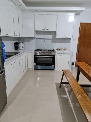 ห้องครัว, MoRue's Den in บาทางกัส