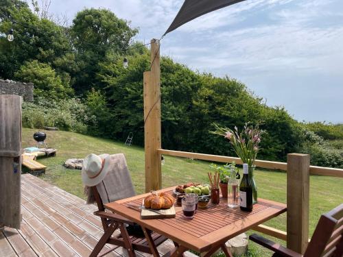 Puckaster Cove Garden Yurt in Chale