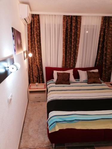 Studio Apartment image 10