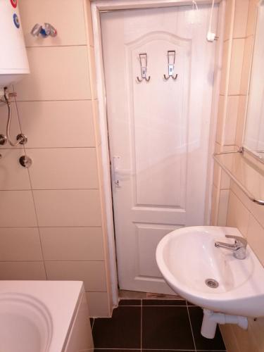 Studio Apartment image 2