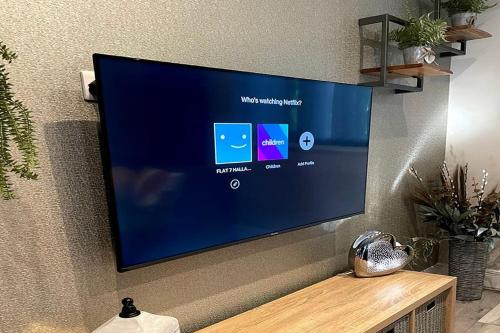 Countryside Apartment nr. Dore Train station in ดอร์