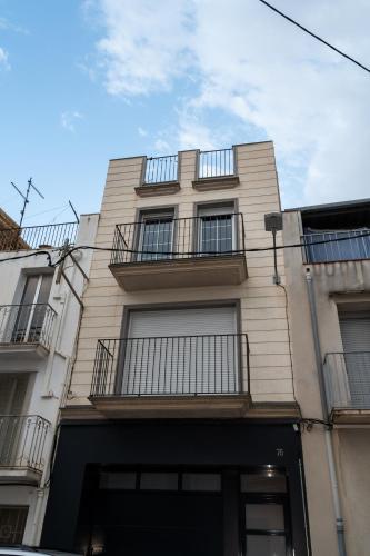 A szálláshely kívülről, Los tres castells in La Senia