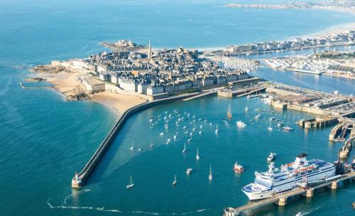 Belle maison de vacances entre Saint-Malo et Mont-Saint-Michel. Le Clos Fleuri