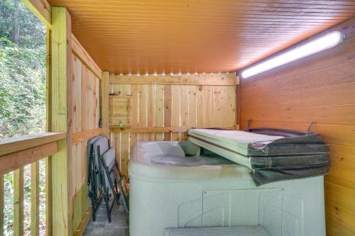 Sevierville Cabin Retreat with Private Hot Tub! in Sevierville, USA