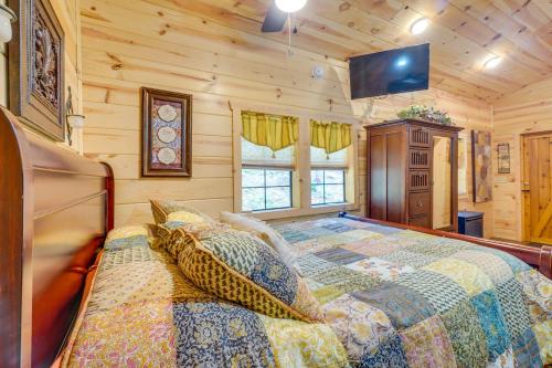 Sevierville Cabin Retreat with Private Hot Tub! in Sevierville, USA