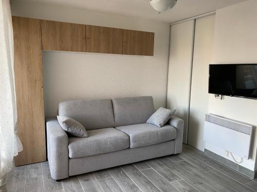 Appartement T2, terrasse, parking privé proche port et plages