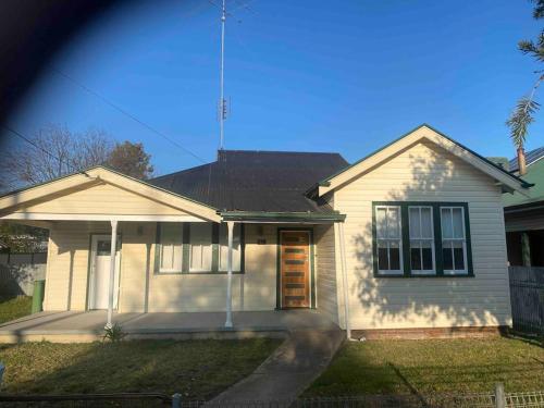 Golden Street Cottage in West Wyalong