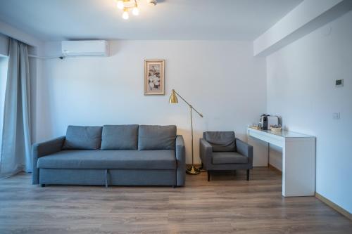 Apartment with Mountain View